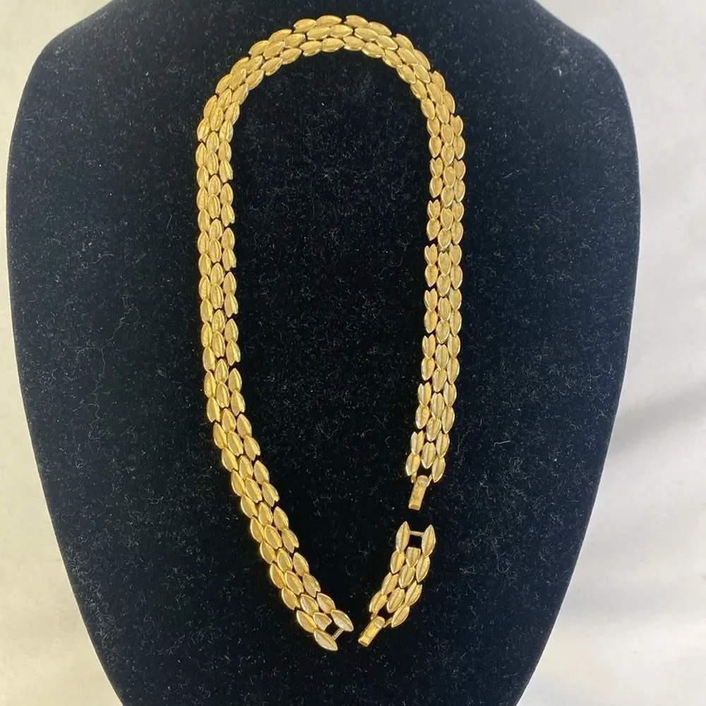 Vintage Gold 60’s Leaves Necklace.